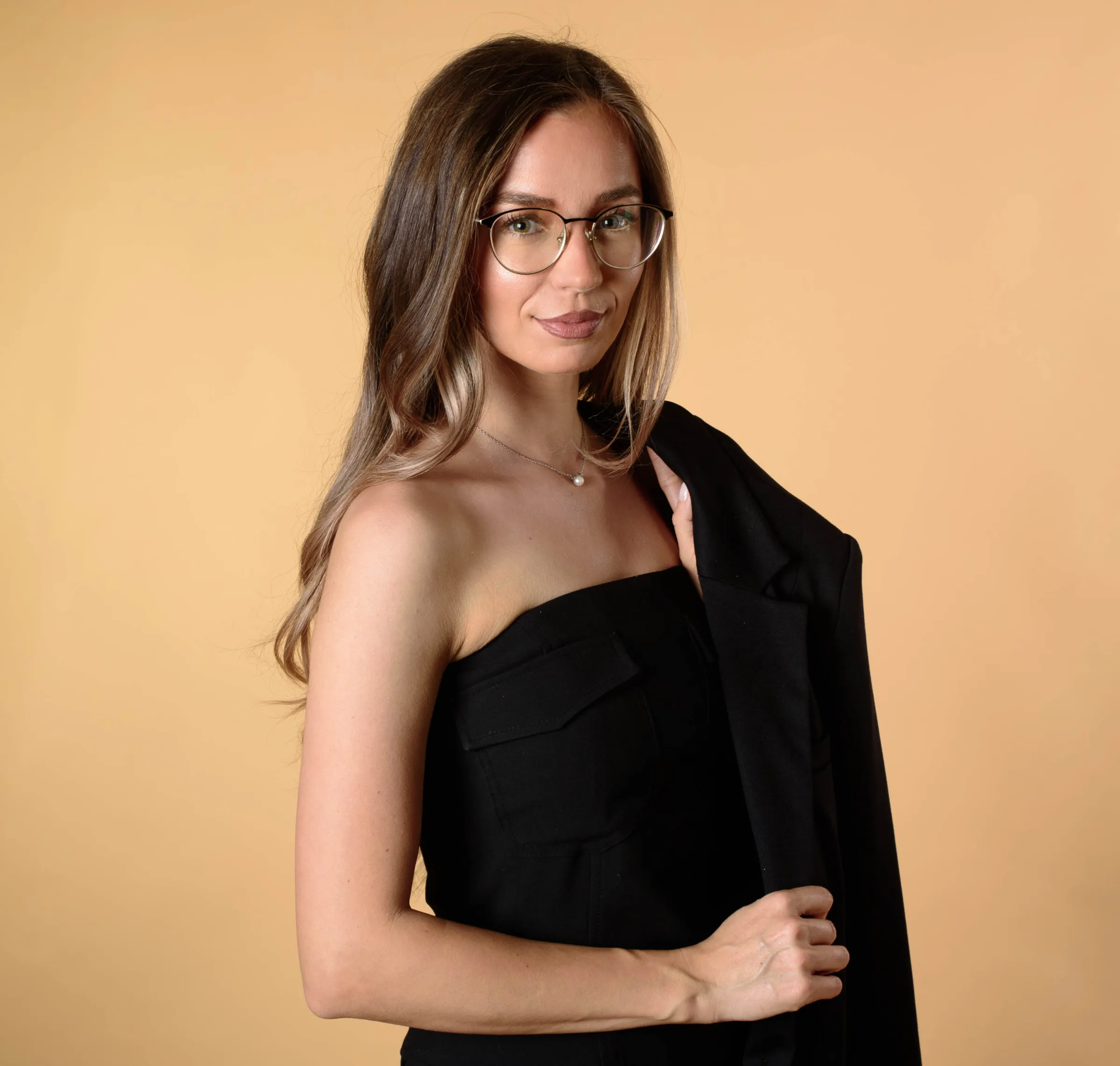 Iby, portret în Sibiu – fotografie de Chris Stoica – fotografia 2 din 8