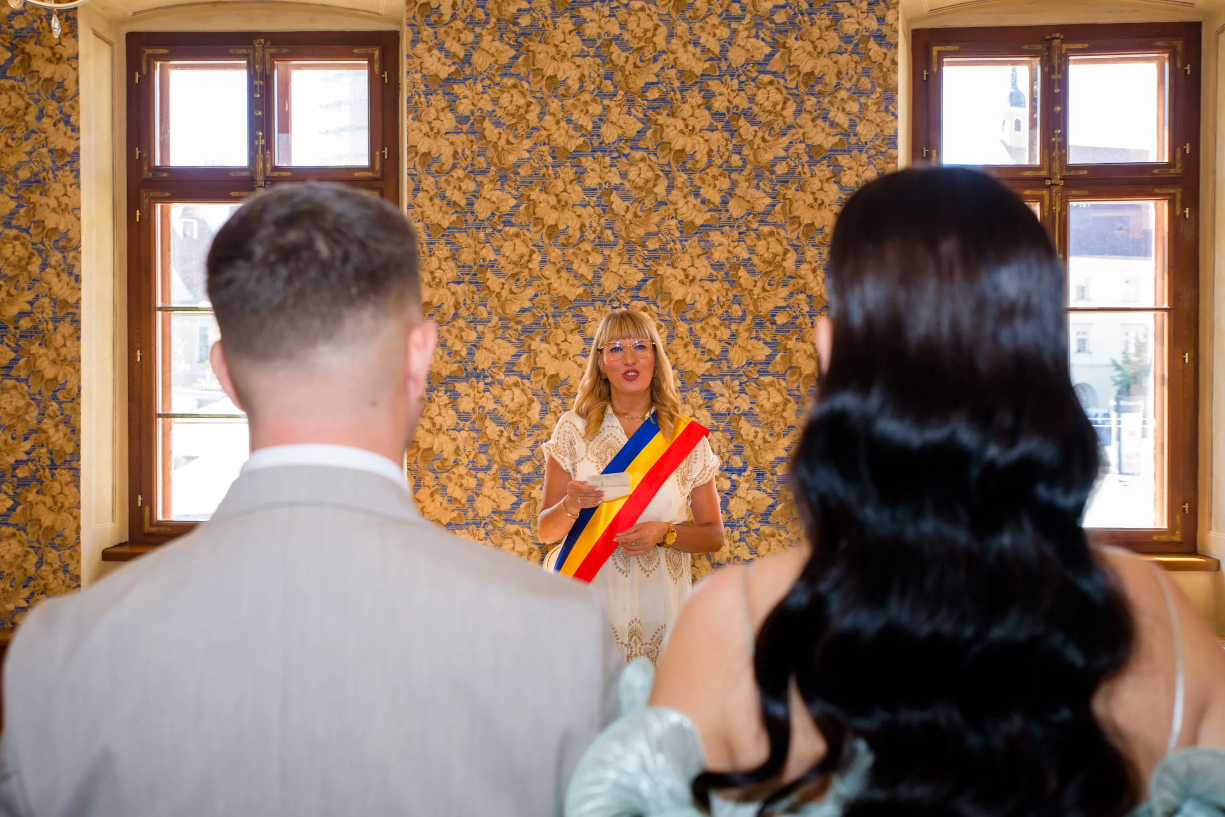 Teo & Alex, cununie civilă în Sibiu – fotografie de Chris Stoica – fotografia 2 din 15