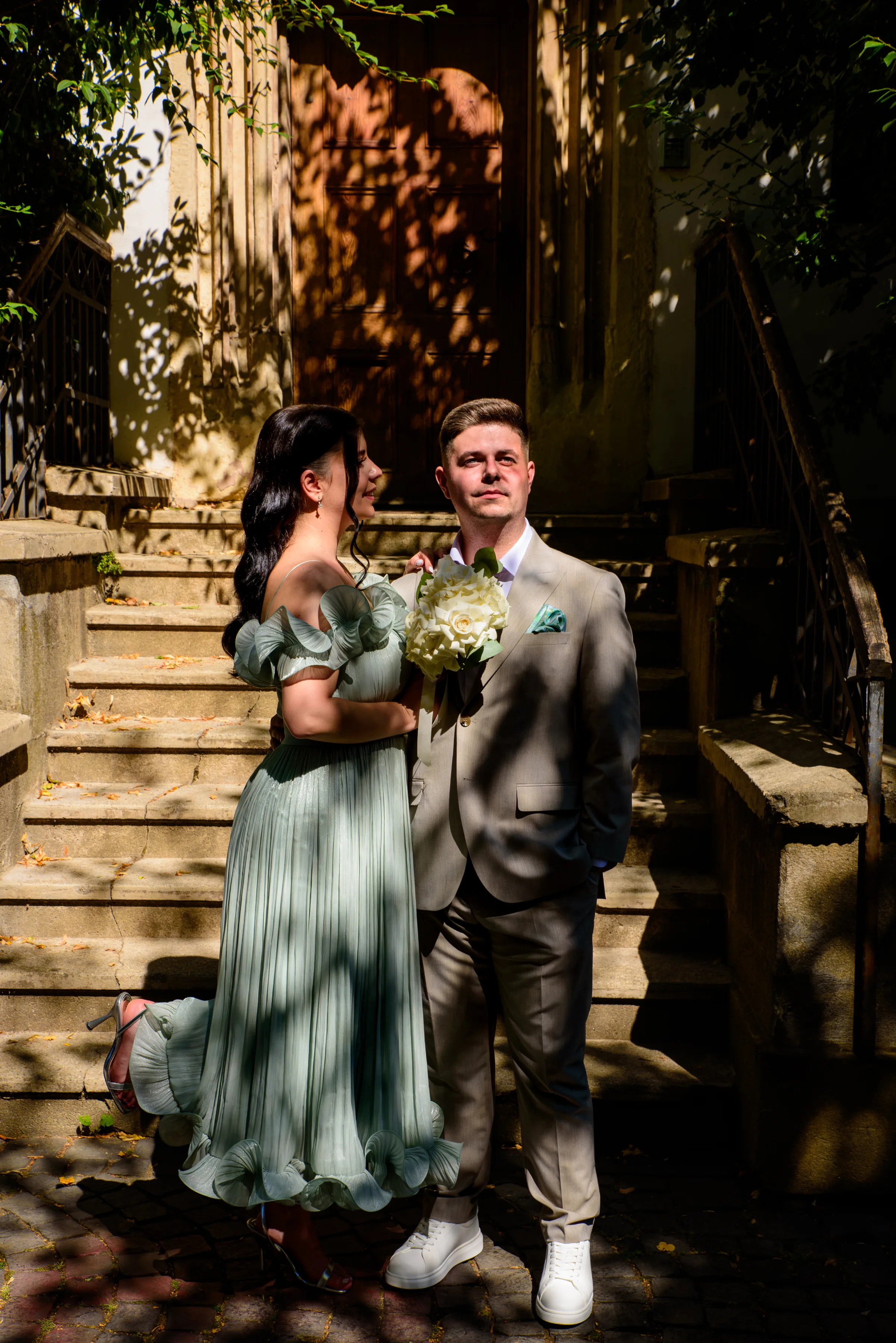 Teo & Alex, cununie civilă în Sibiu – fotografie de Chris Stoica