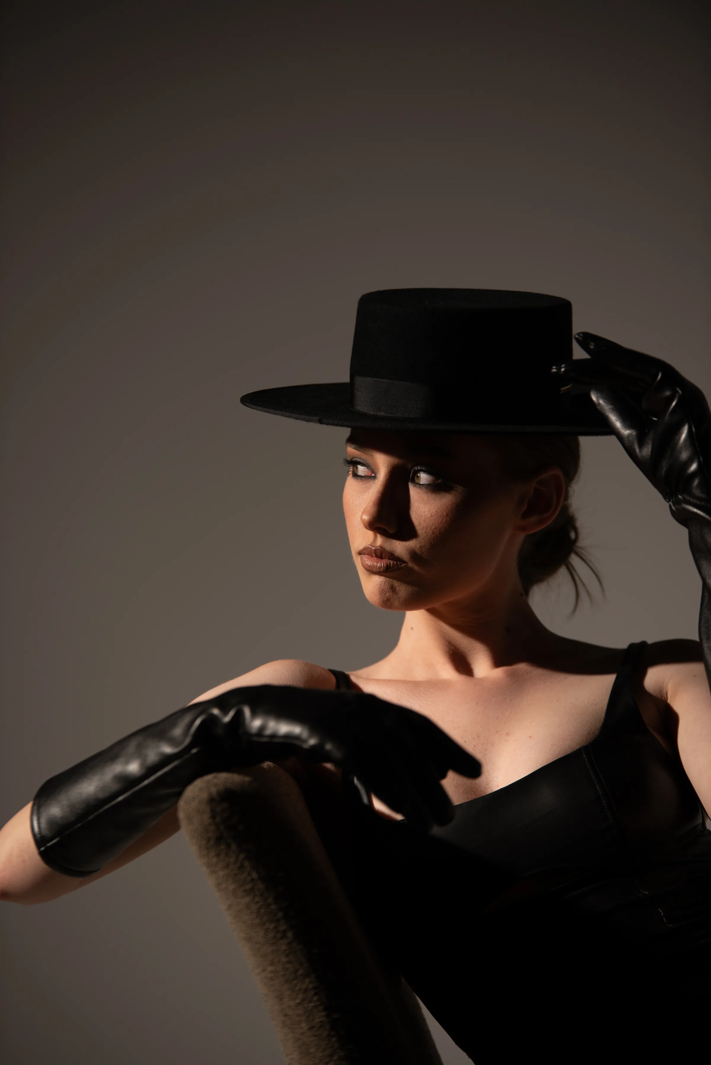 Andra Melania, portret în Sibiu – fotografie de Chris Stoica – fotografia 2 din 9